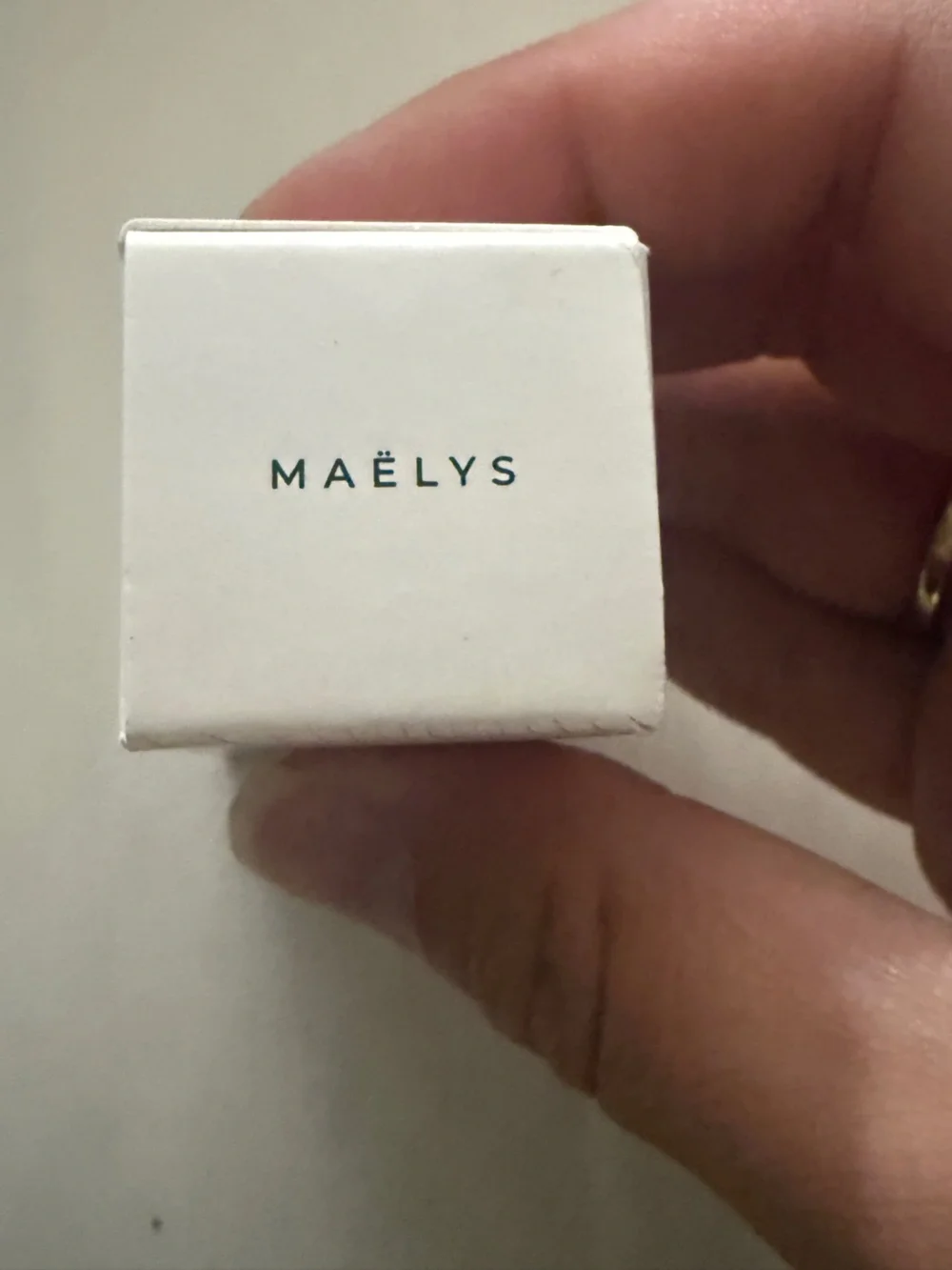 ❤️ 3/$25 Maëlys B-Glossy Smoothing Body Serum